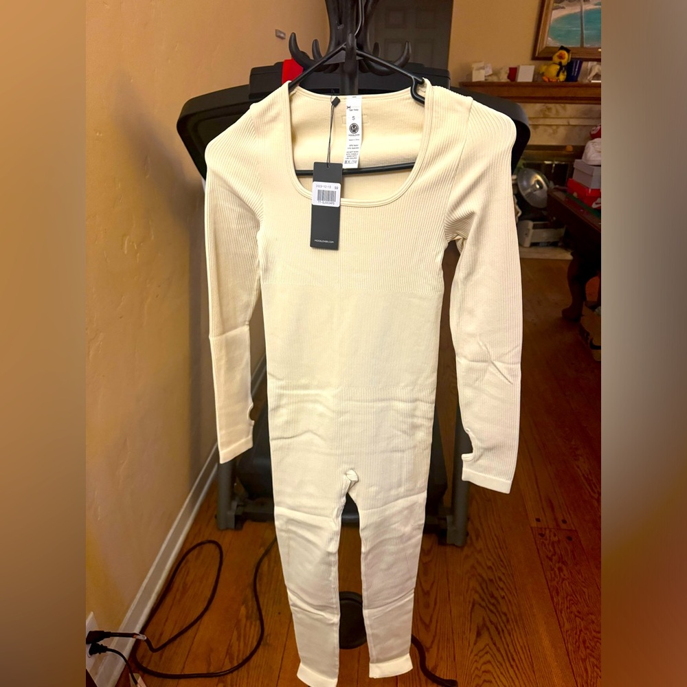 New Mooslover Solid Color Ribbed Long Sleeve Seamless Jumpsuit Apricot Small